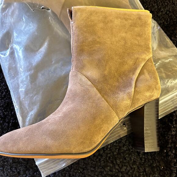 Franco Sarto L-PIA Suede Boots 8 NWOT Zipper Ankle Boots Nougat Beige Taupe - Picture 7 of 8